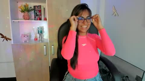 Isabella22 1 online show from February 2025 12:11:01 PM