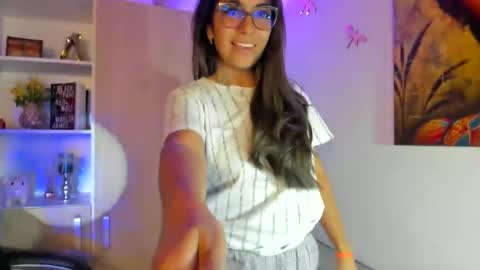 Isabella22 1 online show from February 2025 03:48:01 AM