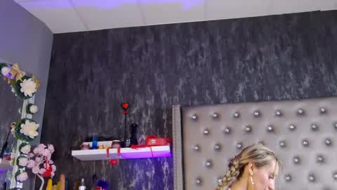 IsabelleEthan online show from January 2025 09:13:01 AM