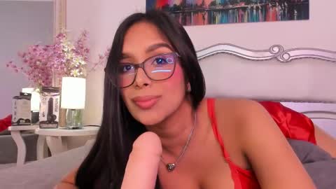 Snapshot of isasaenz_ chatting on November 2025 11:05:01 PM Isa Saenz online show from November 2025 11:05:01 PM