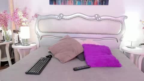 Snapshot of isasaenz_ chatting on December 2025 08:46:01 PM Isa Saenz online show from December 2025 08:46:01 PM