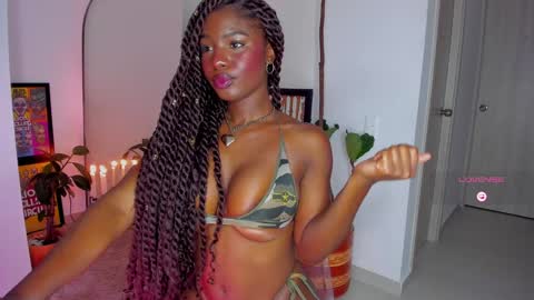 Snapshot of itslau_ chatting on February 2025 10:57:01 AM lau online show from February 2025 10:57:01 AM