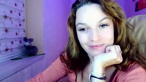 Snapshot of itslunaday chatting on September 2025 05:49:01 PM itslunaday online show from September 2025 05:49:01 PM