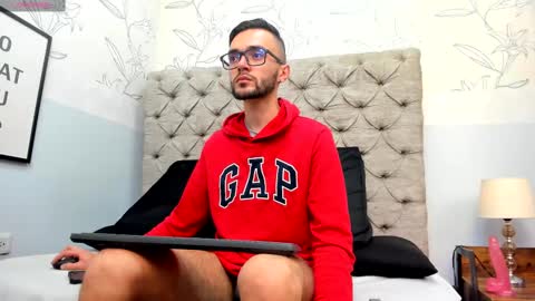 jakemagnus_ online show from December 2024 12:23:02 PM