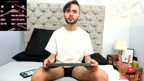 jakemagnus_ online show from January 2025 11:51:01 AM