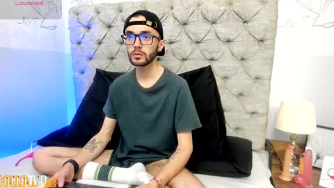 jakemagnus_ online show from January 2025 11:59:02 AM