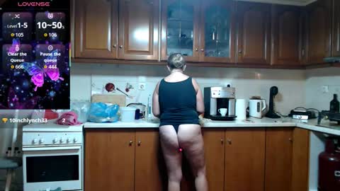 Snapshot of jennadeluxe chatting on November 2025 04:52:01 PM Jenna online show from November 2025 04:52:01 PM