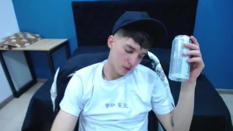 Jheampiero online show from November 2025 02:39:01 PM