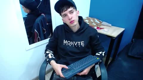 Jheampiero online show from November 2025 01:55:01 PM