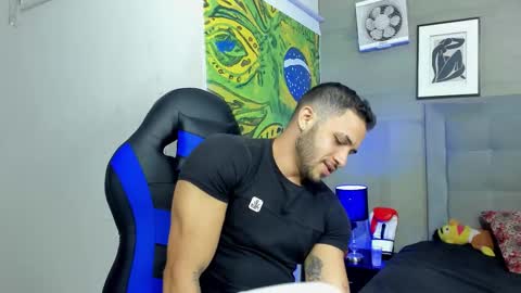 Snapshot of jhonny_flames7 chatting on November 2025 04:04:01 AM jhonny online show from November 2025 04:04:01 AM