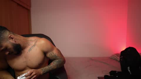   IG jhony serna  IG Personal jonathanserna88 online show from December 2024 06:20:02 AM