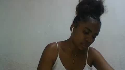 Snapshot of joliedonnue chatting on December 2025 03:17:01 PM joliedonnue online show from December 2025 03:17:01 PM