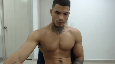 juan_gomez_1 online show from January 2025 10:35:02 AM