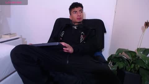 juancamilo66_ online show from December 2024 06:05:02 AM
