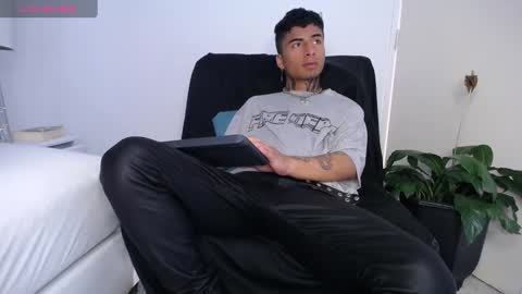juancamilo66_ online show from December 2024 09:17:02 PM