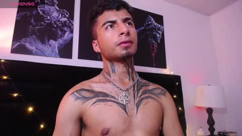 juancamilo66_ online show from January 2025 10:31:02 PM