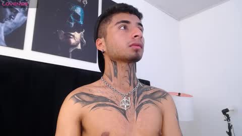 juancamilo66_ online show from February 2025 06:20:02 PM