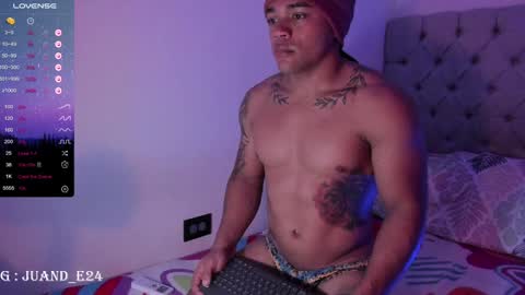 independent model online show from December 2024 08:20:01 AM