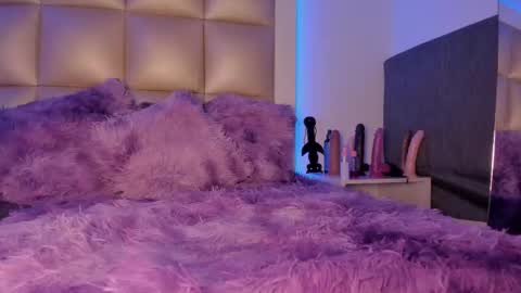 juliana_js_ online show from December 2025 04:02:01 PM