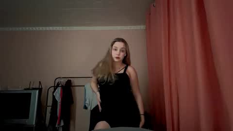 Snapshot of julietmegown chatting on December 2025 10:06:02 PM Mia online show from December 2025 10:06:02 PM