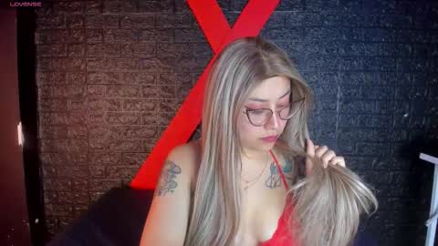 Snapshot of juliexxxtasy chatting on November 2025 12:18:01 PM Julieta online show from November 2025 12:18:01 PM