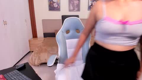 Snapshot of karola_cute_ chatting on November 2025 02:22:01 AM katalina online show from November 2025 02:22:01 AM