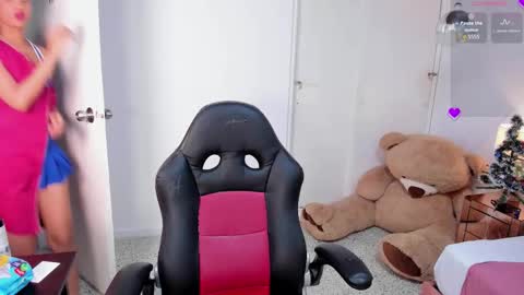 Karol  online show from December 2025 01:49:01 PM