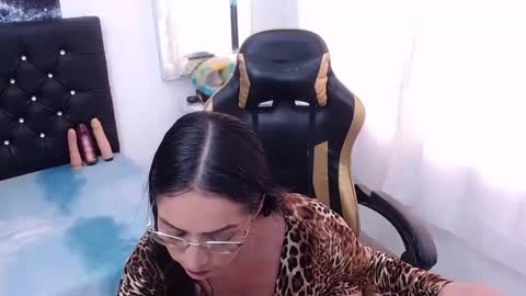 kate Tompson online show from December 2024 08:07:02 PM
