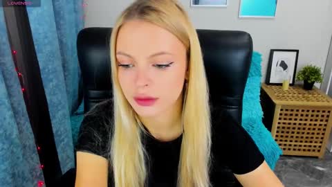 Snapshot of katherineepierce chatting on September 2025 04:21:02 PM Katherine online show from September 2025 04:21:02 PM