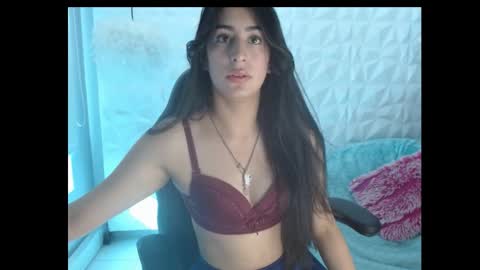 katty_love01 online show from March 2025 01:40:02 PM