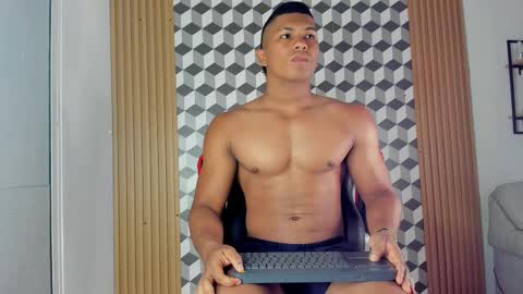 khen_west1 online show from February 2025 07:46:01 PM