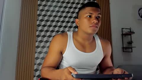 khen_west1 online show from March 2025 06:32:01 PM