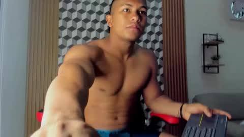 khen_west1 online show from March 2025 09:54:02 PM