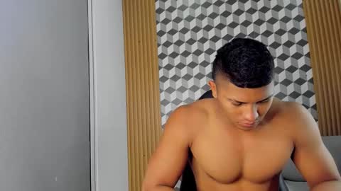 khen_west1 online show from March 2025 11:49:02 PM