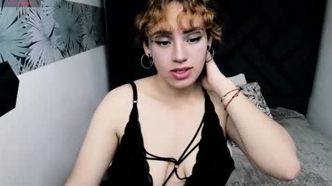 Snapshot of kiara_fox__ chatting on December 2025 08:25:02 PM KIARA FOX online show from December 2025 08:25:02 PM