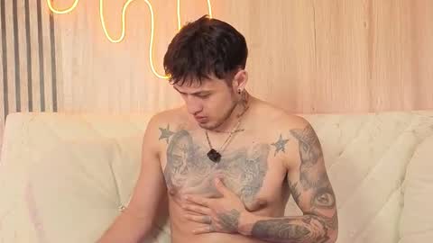 Snapshot of kingbrakly chatting on December 2025 04:09:01 AM Dani online show from December 2025 04:09:01 AM