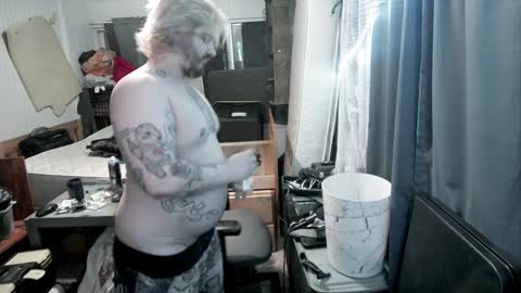Snapshot of kinkybiguy14 chatting on March 2025 04:08:02 AM Kinky Cassie online show from March 2025 04:08:02 AM