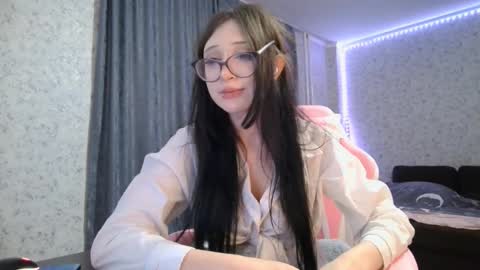 Nicole online show from September 2025 07:14:01 PM