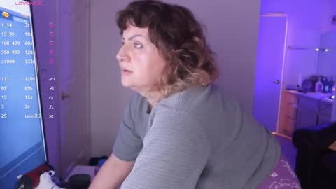 Snapshot of kittykay86 chatting on February 2025 06:31:01 AM Bella Blue BBW online show from February 2025 06:31:01 AM