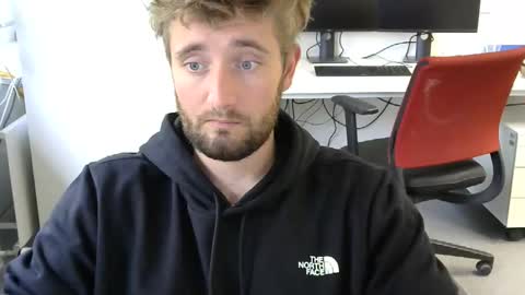 Snapshot of knisley chatting on October 2025 11:00:02 AM Knisley online show from October 2025 11:00:02 AM