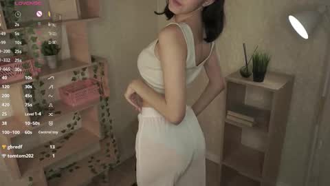 Emma online show from October 2025 08:20:02 PM