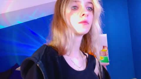 kuraikitsune_ online show from September 2025 07:10:02 AM