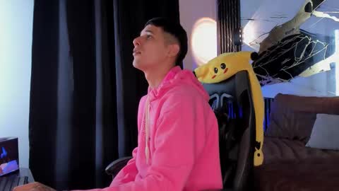 Snapshot of kylesmithx_ chatting on December 2025 05:01:02 AM kylesmithx_ online show from December 2025 05:01:02 AM