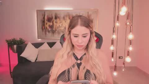  Kylie  online show from September 2025 12:18:01 PM