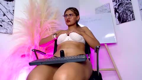 LADY  online show from January 2025 07:49:01 AM