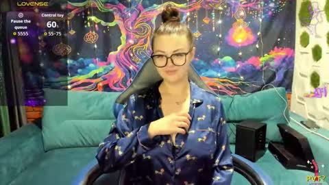 Snapshot of ladydrammer chatting on December 2025 10:59:02 PM LadyDrummer online show from December 2025 10:59:02 PM