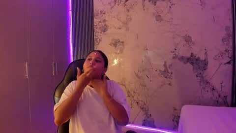 Snapshot of laly_cherry_ chatting on September 2025 12:05:01 PM Laura online show from September 2025 12:05:01 PM