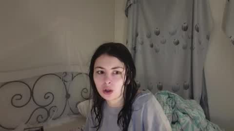 Snapshot of lama111111mama chatting on January 2025 01:18:01 AM I work 5PM to 9 PM EST New York online show from January 2025 01:18:01 AM