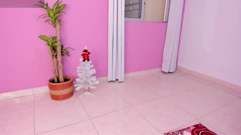 lapeligrosa_ online show from December 2024 12:22:01 PM
