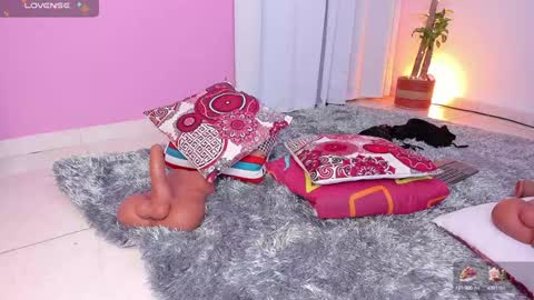 lapeligrosa_ online show from December 2024 04:00:01 PM